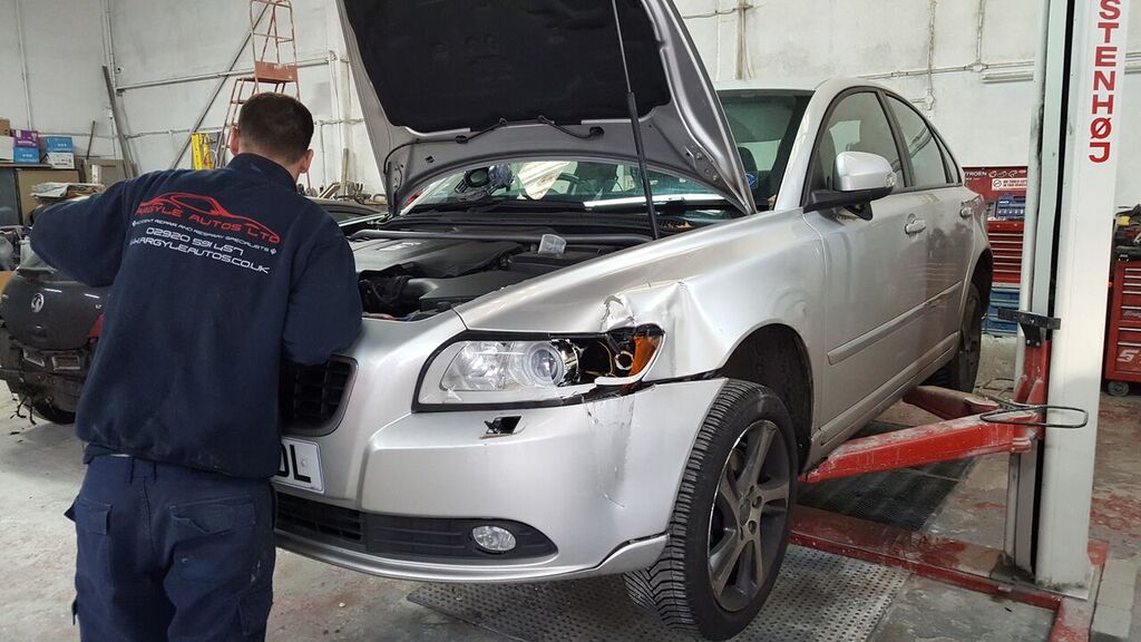 Argyle Autos technician repairing front-end damage on a car in the Cardiff bodyshop